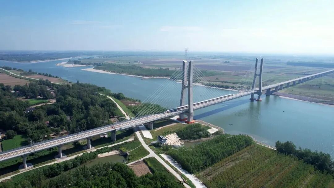 滬渝蓉高鐵武漢至宜昌段開通運營